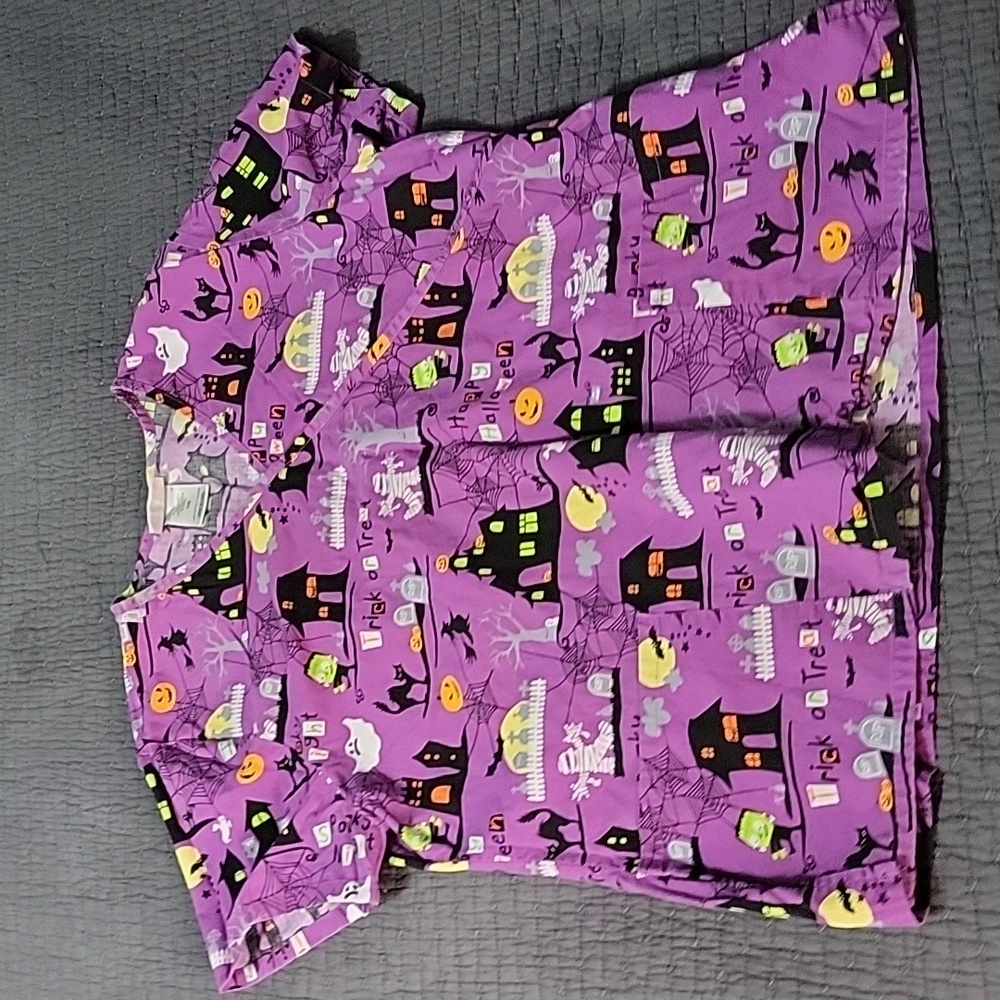 Scrub Star Halloween scrub top Large